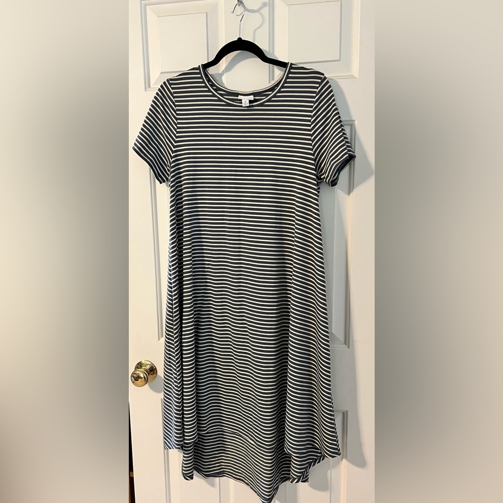 LAST CHANCE! LuLaRoe Grey & Cream Medium Carley High Low Dress